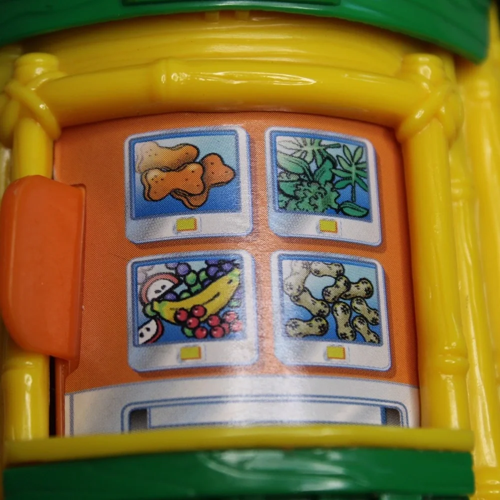 Fisher-Price Little People 2001 Animal Safari Jungle Hut Vending Machine 77984
